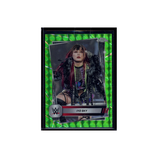 Iyo Sky 2025 Topps Chrome Green Geometric Refractor /75