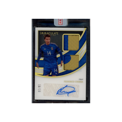 Federico Chiesa 2022-23 Panini Immaculate Soccer Dual Swatch Auto Gold /10