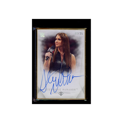 Stephanie McMahon 2019 Topps Transcendent Collection Gold Frame Auto /25